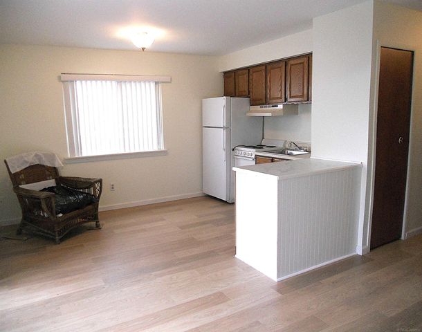 8147 Busko Street, Warren, MI 48093