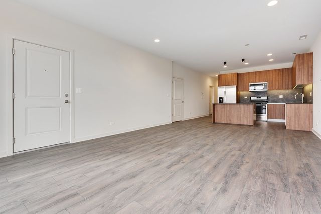 2824 W VAN BUREN Street 303, Chicago, IL 60612