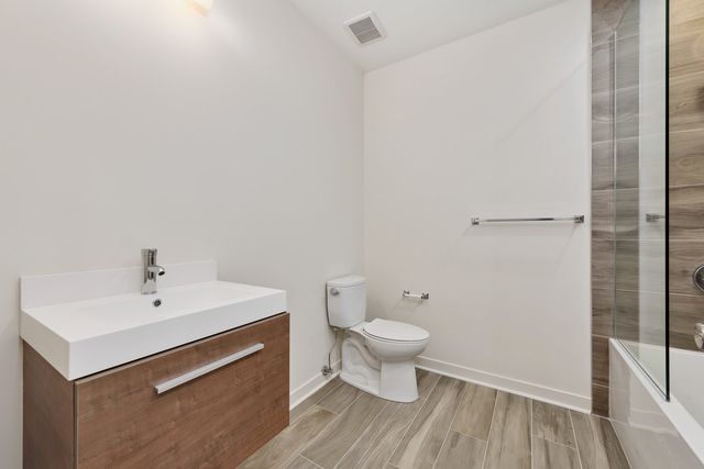 2824 W VAN BUREN Street 303, Chicago, IL 60612