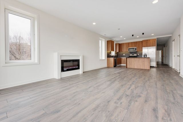 2824 W VAN BUREN Street 303, Chicago, IL 60612