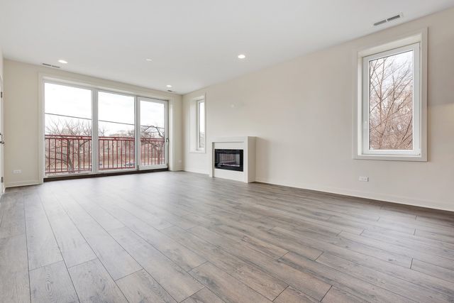 2824 W VAN BUREN Street 303, Chicago, IL 60612