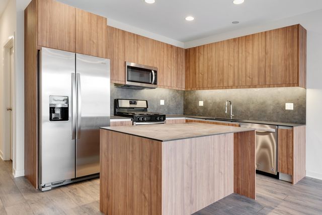 2824 W VAN BUREN Street 303, Chicago, IL 60612
