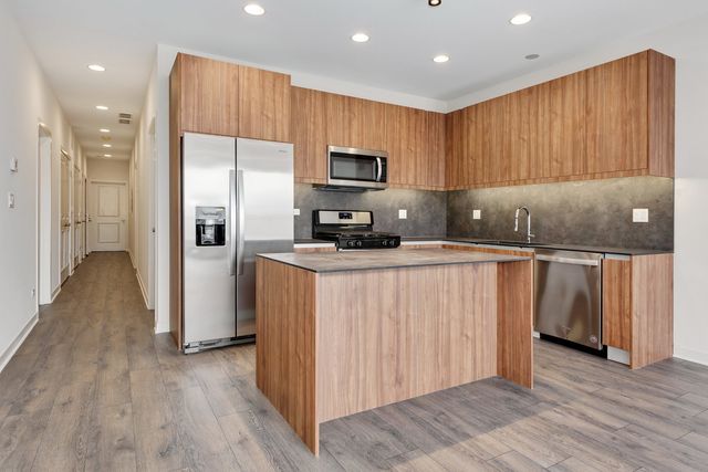 2824 W VAN BUREN Street 303, Chicago, IL 60612