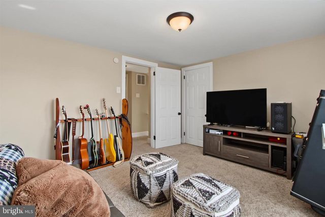 4075 W MARKET ST, York, PA 17408
