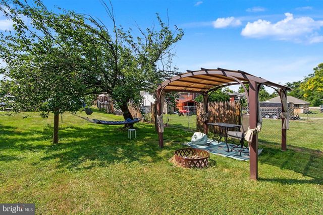 4075 W MARKET ST, York, PA 17408