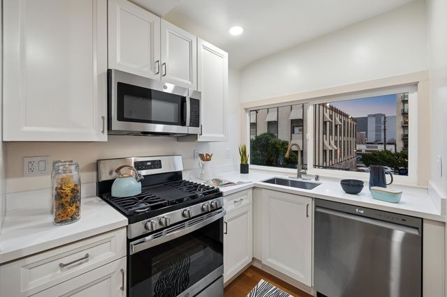 2834 2834 SUMMIT STREET, Oakland, CA 94609