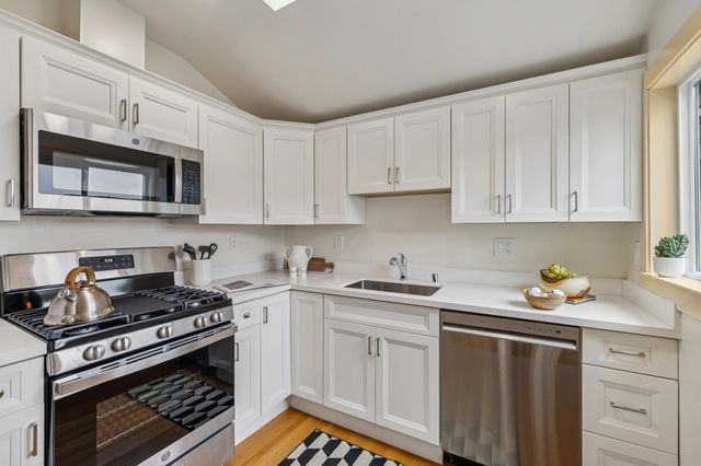 2834 2834 SUMMIT STREET, Oakland, CA 94609