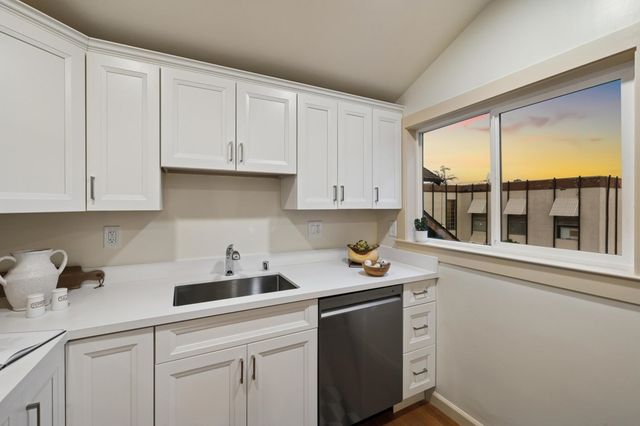 2834 2834 SUMMIT STREET, Oakland, CA 94609