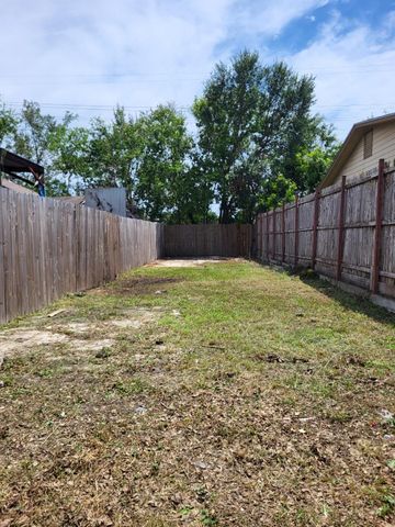 629 E 37th St Street, Houston, TX 77022