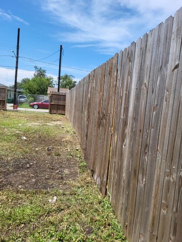 629 E 37th St Street, Houston, TX 77022