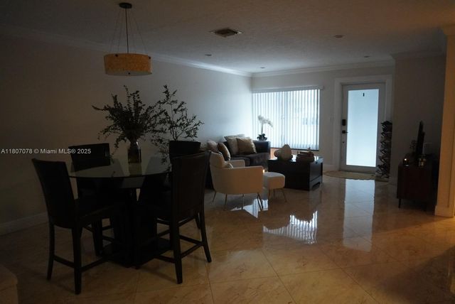 19423 NW 53rd Pl, Miami Gardens, FL 33055