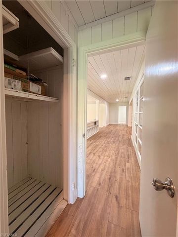 10621 McGregor BLVD, Fort Myers, FL 33919