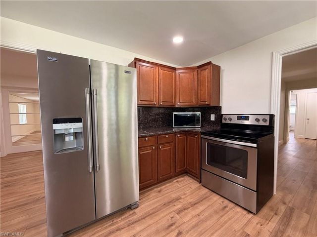 10621 McGregor BLVD, Fort Myers, FL 33919