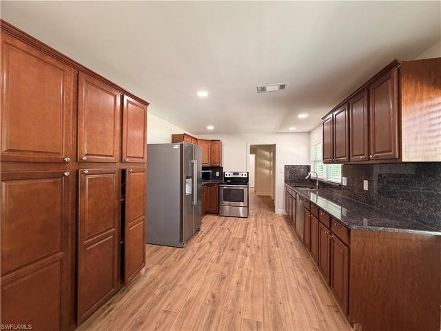 10621 McGregor BLVD, Fort Myers, FL 33919