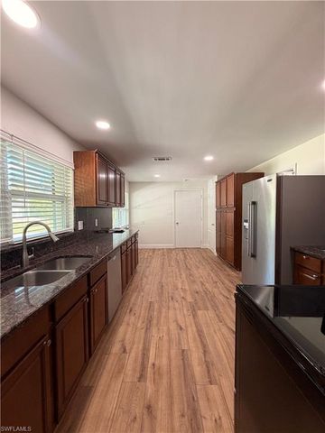 10621 McGregor BLVD, Fort Myers, FL 33919