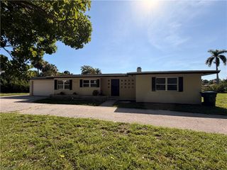 10621 McGregor BLVD, Fort Myers, FL 33919