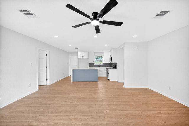 7422 Wiley Road, Houston, TX 77016