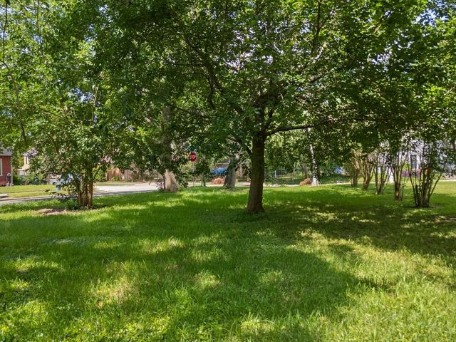 214 W Hunnicutt Street, Baytown, TX 77520