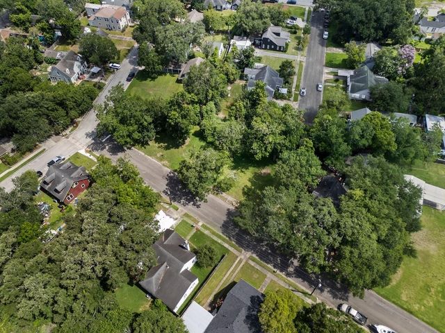 214 W Hunnicutt Street, Baytown, TX 77520