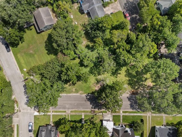 214 W Hunnicutt Street, Baytown, TX 77520