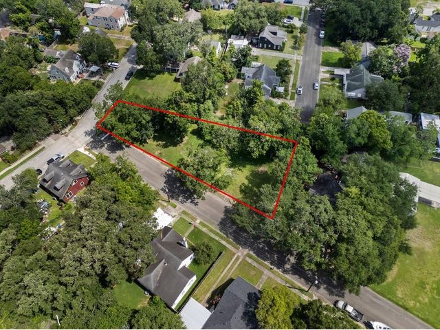 214 W Hunnicutt Street, Baytown, TX 77520