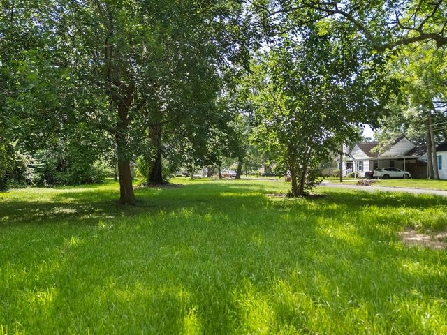214 W Hunnicutt Street, Baytown, TX 77520