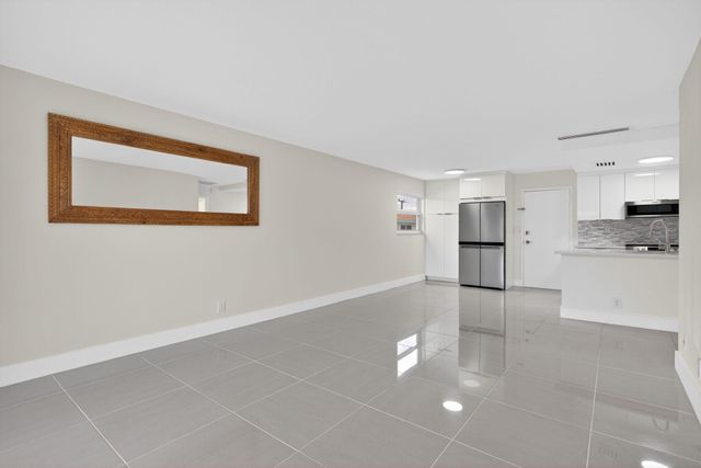 3212 NE 12th Street 204, Pompano Beach, FL 33062