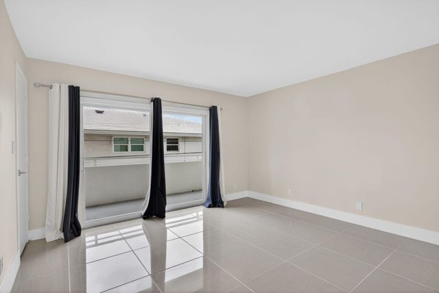3212 NE 12th Street 204, Pompano Beach, FL 33062