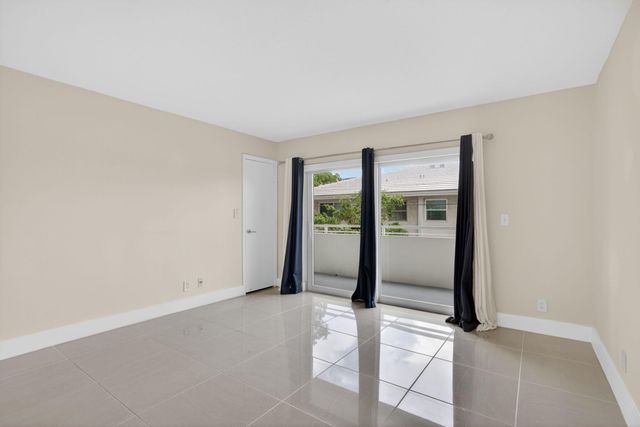 3212 NE 12th Street 204, Pompano Beach, FL 33062