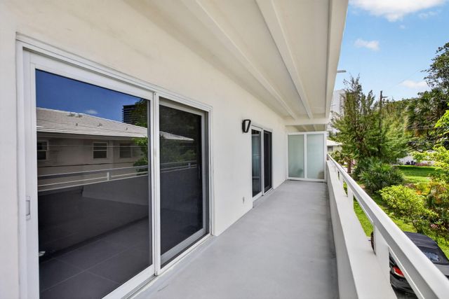 3212 NE 12th Street 204, Pompano Beach, FL 33062