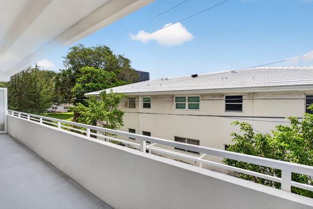 3212 NE 12th Street 204, Pompano Beach, FL 33062