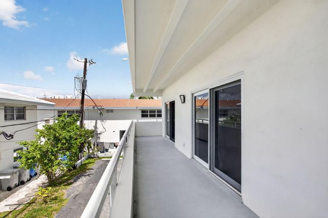 3212 NE 12th Street 204, Pompano Beach, FL 33062