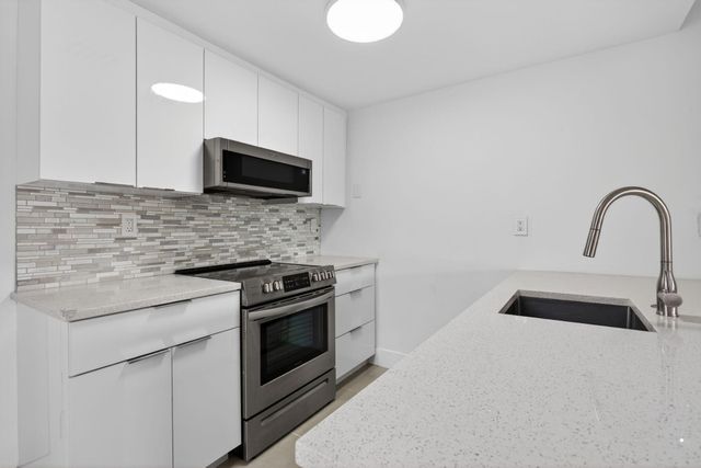 3212 NE 12th Street 204, Pompano Beach, FL 33062