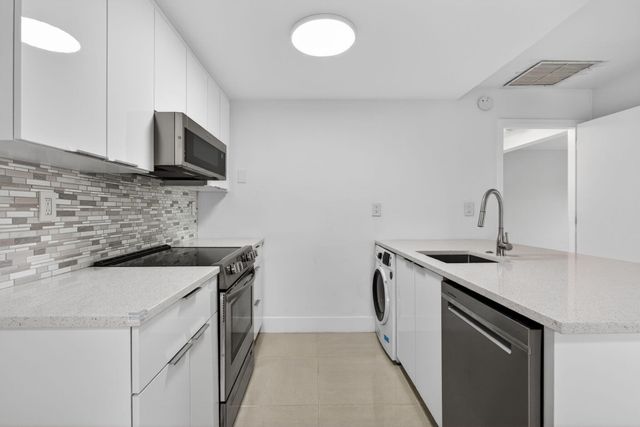 3212 NE 12th Street 204, Pompano Beach, FL 33062