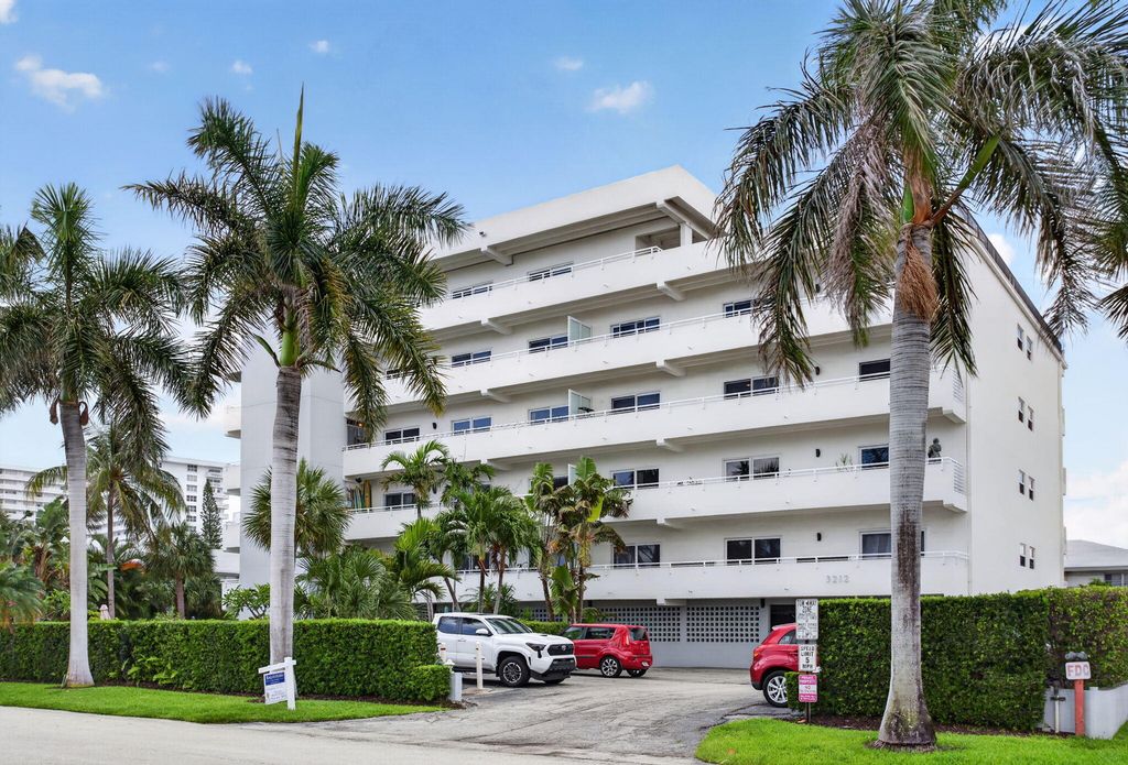3212 NE 12th Street 204, Pompano Beach, FL 33062