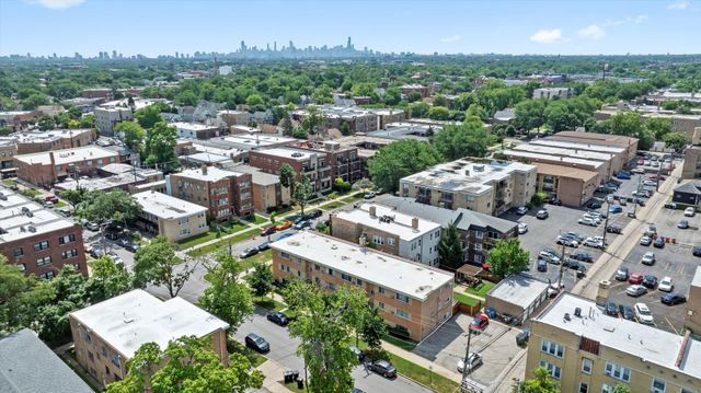 4113 W Cullom Avenue 1C, Chicago, IL 60641