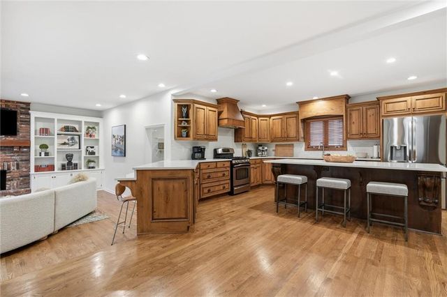 5622 Suwanee Road, Fairway, KS 66205