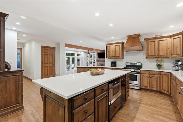 5622 Suwanee Road, Fairway, KS 66205