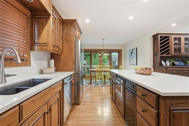 5622 Suwanee Road, Fairway, KS 66205