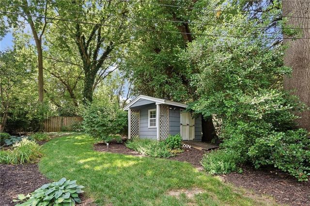 5622 Suwanee Road, Fairway, KS 66205