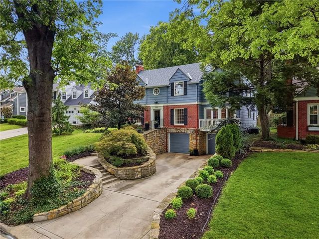 5622 Suwanee Road, Fairway, KS 66205