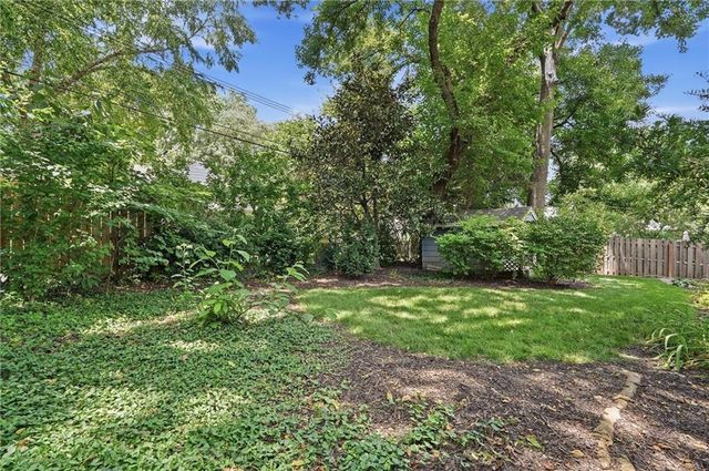 5622 Suwanee Road, Fairway, KS 66205