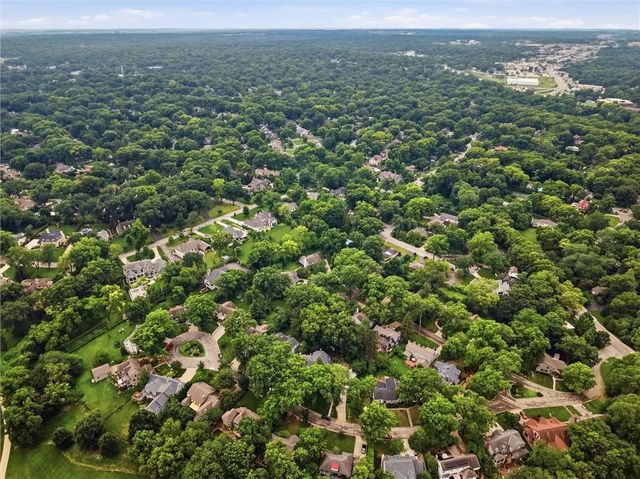 5622 Suwanee Road, Fairway, KS 66205