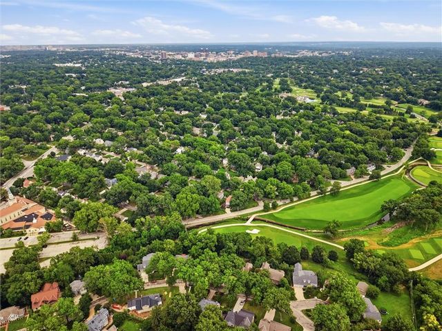 5622 Suwanee Road, Fairway, KS 66205