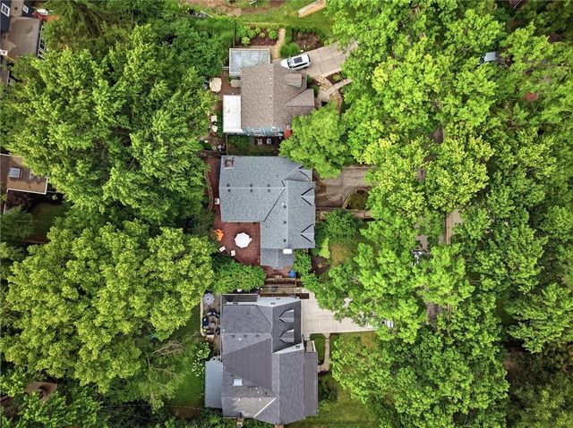 5622 Suwanee Road, Fairway, KS 66205