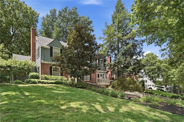 5622 Suwanee Road, Fairway, KS 66205