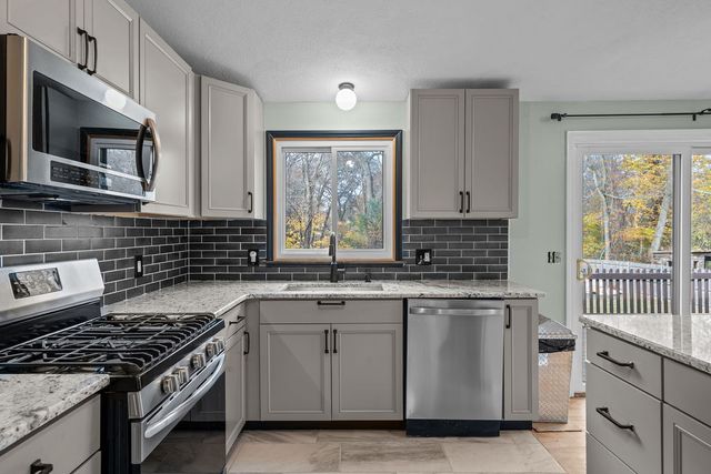 400 Cole Farm Road, Warwick, RI 02889