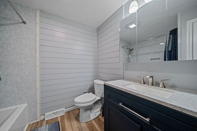 400 Cole Farm Road, Warwick, RI 02889