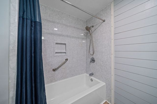 400 Cole Farm Road, Warwick, RI 02889