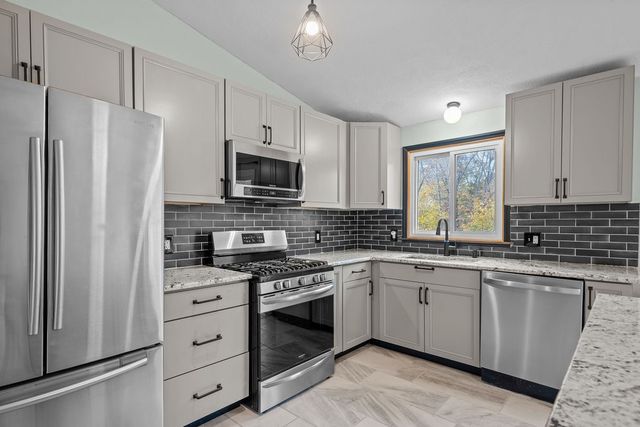 400 Cole Farm Road, Warwick, RI 02889